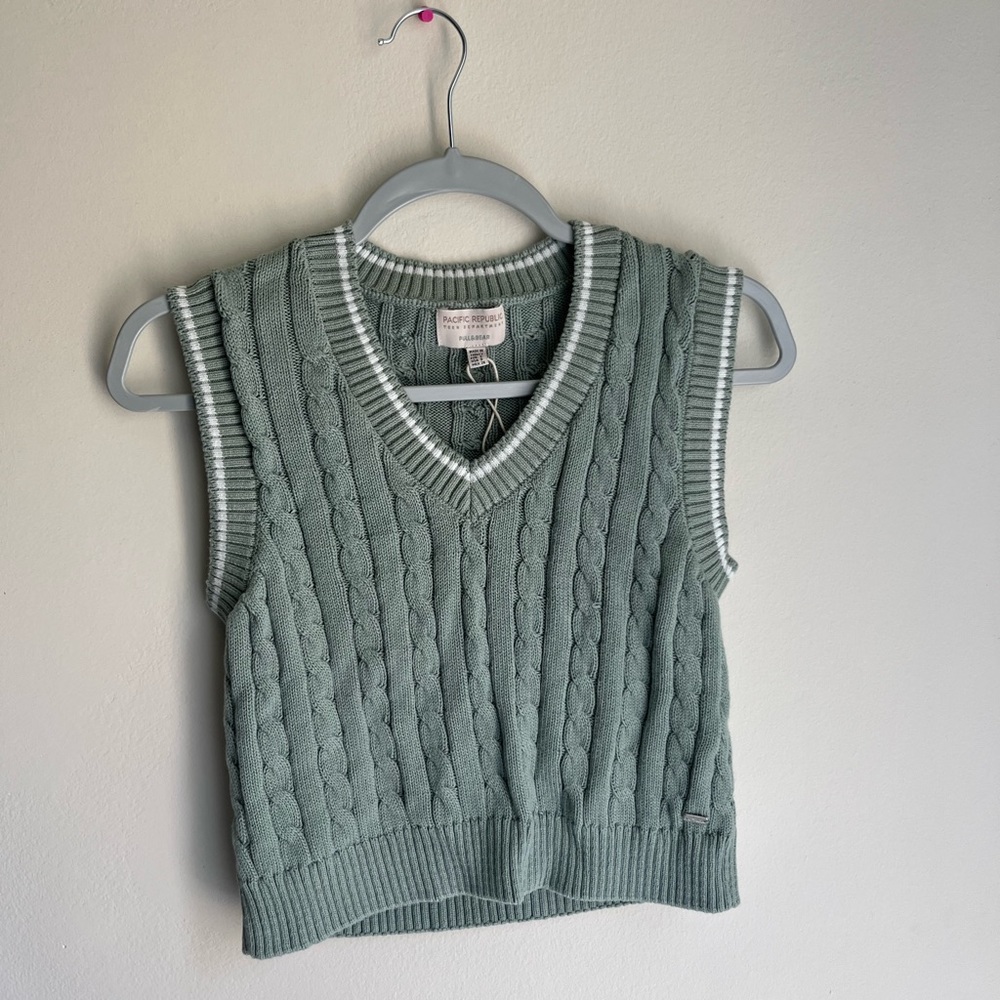 mint pull and bear vest